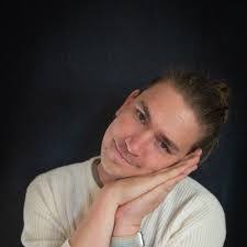 Rachel Loven's Instagram, Twitter & Facebook