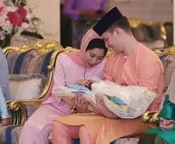 Also present at the ceremony were the permaisuri of johor raja zarith sofiah sultan idris shah and owner of jdt, the. Joram Van Klaveren Twitterren Did You Know That There Is A Dutch Muslim Prince His Name Is Dennis Muhammad Abdallah He Is Married To The Malaysian Princess Tunkhu Amina Maimuna She Is