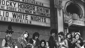 Now playing theatres accross the uk. Rocky Horror Picture Show Ein Kultfilm Feiert Jubilaum Swr1