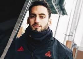 8 şubat 1994 tarihinde almanya'nın mannheim şehrinde dünyaya gelen hakan. Hakan Calhanoglu Kimdir Aslen Nereli Kac Yasinda Biyografisi