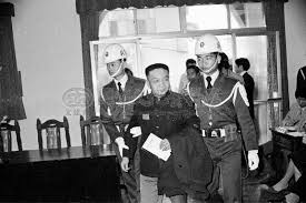 中方认为美方无视 国际法 上的有关制度，滥用飞越自由，是造成此次撞机事件的主要原因。 美方称4月1日的撞机事件发生在国际空域，在该空域的美国飞机享有飞越自由。 中方认为，此次中美. ç¾Žéº—å³¶å¤§å¯©æž—è¼ç…Œ ç•¶å¹´ æ–—è†½ æ›¿é»ƒä¿¡ä»‹æ±‚å…æ­» é¢¨å‚³åª'