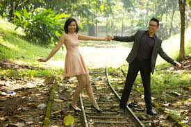 Tujuan utama foto prewedding dilakukan adalah untuk digunakan sebagai bahan. 5 Ide Foto Pre Wedding Dengan Tema Kereta Api