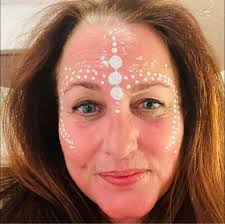 Baking soda (sodium bicarbonate) is highly effective at removing pesticide  residues from produce, outperforming vinegar and water solutions. A 2017  study published in the "Journal of Agricultural and Food Chemistry" found  that