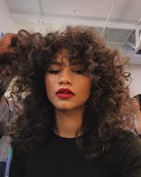 Whether your hair is long or short, straight or curly, you'll be able to find your perfect fringe! Long Wavy Hair Bangs Round Face Wavy Hair With Bangs