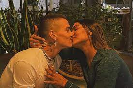 Tays reis foi muito criticada por se relacionar com o cantor que já foi alvo de muitas polêmicas em assim como o outro casal formado em a fazenda, jakelyne e mariano, tays reis e biel também. Xlnw47d Tjzyem