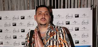 Check spelling or type a new query. Mad Clip Mazi Me Th Syntrofo Toy Sta Egkainia Toy Magazioy Toy Znews