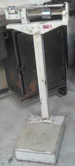 Le Vide Grenier De Didou Ancienne Balance De Pharmacie Bois Et Metal Chrome Objet De Metier Loft Xxeme 1940 50 Bascule Kuhn Fl Balance Ancienne Ancien Bascule