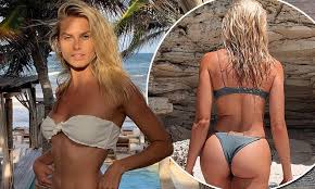Australian model Natalie Roser showcases her washboard abs in stunning  bikini snap | Daily Mail Online