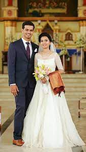 Looking For Christian Brides And Grooms In 2021 Christian Wedding Sarees Christian Wedding Gowns Christian Bride