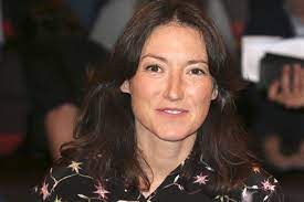 The novel feuchtgebiete, by the german television personality charlotte roche, was a best seller throughout europe last year, at one time topping amazon's international list. Charlotte Roche Ich Bin Stolz Dass Ich Noch Lebe Gala De