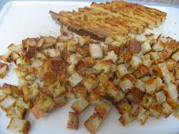 Tostate il pane e tagliatelo a dadini e tagliate a cubetti il caciocavallo. Zuppa Alla Sante Un Poco Di Tutto