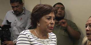 En su lugar, habló su madre, alejandra barrios richard, presidenta de la asociación legítima cívica comercial a c., quien aseguró que su familia vive persecución política por parte de padierna, la jefa de gobierno claudia sheinbaum, a quien calificó de ingrata, y a la fiscal ernestina godoy. Mdmovart2rtlrm