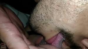 Chupando a buceta da mãe gostosa do meu amigo maconheiro - XNXX.COM