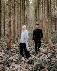 Jun 03, 2021 · makin serius, mumuk gomez dan eno retra belum lama ini melakukan sesi pemotretan prewedding. Ootd Hijab Prewedding Tema Hitam Putih Follow Facebook