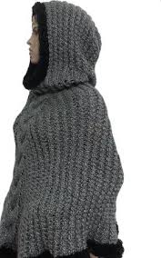 Wir haben 16 videotutorials, die ihnen bei dieser anleitung. Poncho Stricken Mit Kapuze Dran Fellgarn