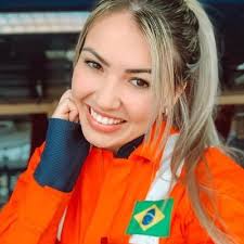 Caroline Alvarez (@Carolin59031112)