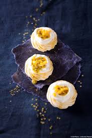 Mini Pavlovas Individuelles Aux Fruits Exotiques Recette Recette Cafe Gourmand Pavlova Fruits Exotiques