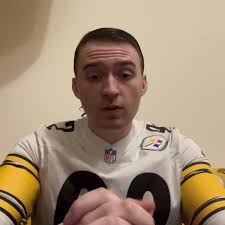 Ben and Pat have been watching Heath Miller tape together, and Pat is  trying to emulate some of the things Heath did here in Pittsburgh 👀. • • •  • • #steelers #