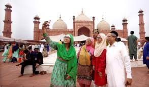 He (sal allahu alayhi wa sallam) used to wear his most beautiful garments to go out to pray. Pakistan Celebrates Eid Al Adha With Prayers Of Prosperity Arab News