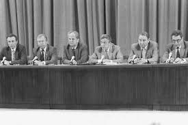 Иван силаев (1990—1991) он сам (глава правительства как президент, 1991—1992) егор гайдар (и. Snh6ryk2cidhtm