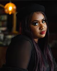 some of my favorite shots from my photo shoot with @torihelenesings 📸  location: @tornlight record store • • • #torihelene #music #singer #artist  #rnb #pop #soul #rock #blues #recordstore #photoshoot #photos #photography #