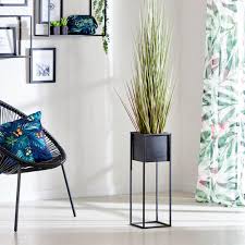 Pour vous permettre d'apporter un peu de nature dans votre intérieur ou votre jardin, nous vous proposons toute une série de plantes vertes. Largo Pot De Fleurs Noir H 60 X Larg 20 X P 20 Cm