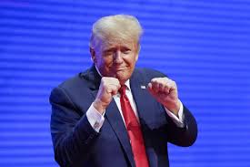 Donald Trump insiste en que se postulará otra vez a la presidencia: 'Lo  volveremos a hacer' - Los Angeles Times