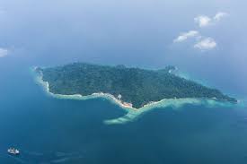 Jump in a boat and take the scenic 30 minute ride from semporna town to bohey dulang, one of the eight islands making up tun sakaran marine park. Pulau Sapanggar Wikipedia