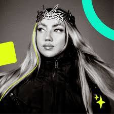 Charlotte Plank's Instagram, Twitter & Facebook