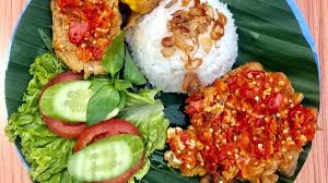 Sambal untuk ayam geprek itu sendiri beragam, mulai dari sambal goang, sambal bawang cara membuat ayam geprek itu sendiri ternyata mudah. Resep Cara Membuat Ayam Geprek Sambal Bawang Spesial