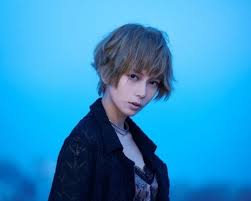 黒髪 金髪 ボーイッシュなのに色っぽい ベリーショート ボブが似合う女性芸能人 4meee 金髪ショート 美しい黒髪 柴咲コウ ショート