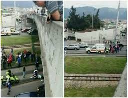 Jairo camargo y amas de casa desesperadas (colombia y ecuador) · ver más » bolívar soy yo! Actor Se Lanzo De Un Puente Tras Terminar Con Su Novia