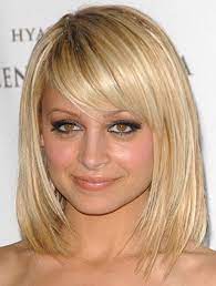 Coupe De Cheveux Mi Long Degrade Avec Frange Hair Styles Cool Hairstyles Nicole Richie Hair