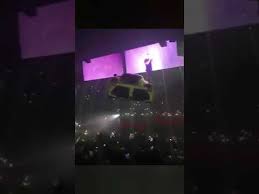 © 2021 sony interactive entertainment llc Drake Suspended His Laferrari Over The Crowd Drizzy
