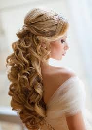 Kein wunder, dass sich sehr viele frauen für diese länge entscheiden. Neuesten Frisuren Fur Lange Haare Hochzeit Long Hair Wedding Styles Hair Styles Curly Wedding Hair