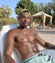 According to tv insider, monday's (august 24) season two episode drew under 2 million total love island usa was renewed for a second season by cbs last august, despite disappointing ratings for the first season. Love Island 2021 Aaron Francis Age Job And Instagram Of Royal Weddings Host Capital