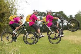 Ein Wheelie Mit Dem Mountainbike Sieht Nicht Nur Richtig Gut Aus Sondern Schult Auch Das Balancegefuhl Wir Zeigen Schritt Fu Einrad Fahren Mtb Fahrrad Fahren