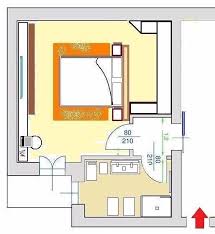 Cabina armadio dietro letto matrimoniale quando la camera da letto possiede molte apertura, ossia porte e finestre, può risultare utile creare una parete divisoria dove posizionare il letto. Armadio Dietro Letto