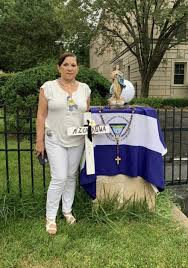 Volunteers pool resources to help Nicaraguans apply for parole