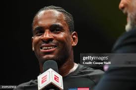 1,530 June Larkin Photos & High Res Pictures