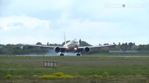 Flug von bremen frankfurt am main alle anbieter alle flugzeiten und alle preise auf einen.die suche nach den günstigsten tickets für flüge von bremen nach frankfurt am main war noch. Boeing 777 Landet In Bremen Lieferung Von Corona Schutzausrustung Youtube