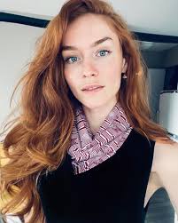 1, 2 or 3? Picking today's birthday scarf 💕👩🏻‍🦰🧣🎂 #WearABlessing  @annainbhutan_official #28 @ Manhattan, New York