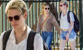 And, in fact, roberts did have that exact night on wednesday evening in los angeles, when the actress saw styles's intimate solo show at the greek theatre and then met up with stewart and other friends at some sort of bistro for an al fresco hang. Kristen Stewart And Bff Emma Roberts Step Out Together For An Afternoon Outing In La Daily Mail Online