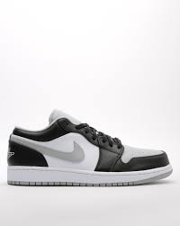 Bring the heat with shorts, hoodies, and tees inspired by the season's colors. Buy Black Sports Shoes For Men By Nike Online Ajio Com