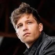 Matt 🥖 (@alicensedclown)