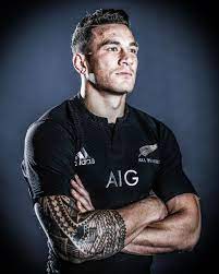 Black tattoos depicting rose is associated with romantics and blue mood. Sonny Bill All Black All Blacks Rugby Rugby Players All Blacks