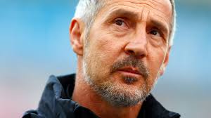 Nach nur vier punkten aus den letzten vier spielen ist eintracht frankfurt dabei, die fast schon sicher geglaubte teilnahme an der champions league zu verspielen. Eintracht Frankfurt Trainer Adi Hutters 100 Bundesligaspiel