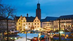 Der printenmarkt, wie er früher hieß, war nur um den elisenbrunnen angesiedelt, wohingegen heute der weihnachtsmarkt auf dem aachener markt und dem katschhof stattfindet. Auch Darmstadt Sagt Weihnachtsmarkt Ab