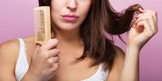 La caduta di capelli in autunno è un fenomeno che colpisce sia uomini che donne, principalmente a causa del cambio climatico che accelera la perdita dei . Caduta Capelli In Autunno 6 Rimedi Per Rinforzare La Chioma