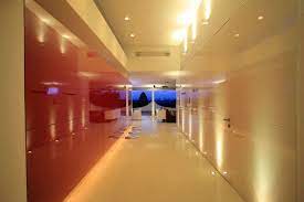 Stylish Clean Lines Employed In Colonial Building Interior Cool And Trendy Lighting Concept Of Ppdg Penthouse Hallway Inter Arquitectos Suelo De Vidrio Aticos